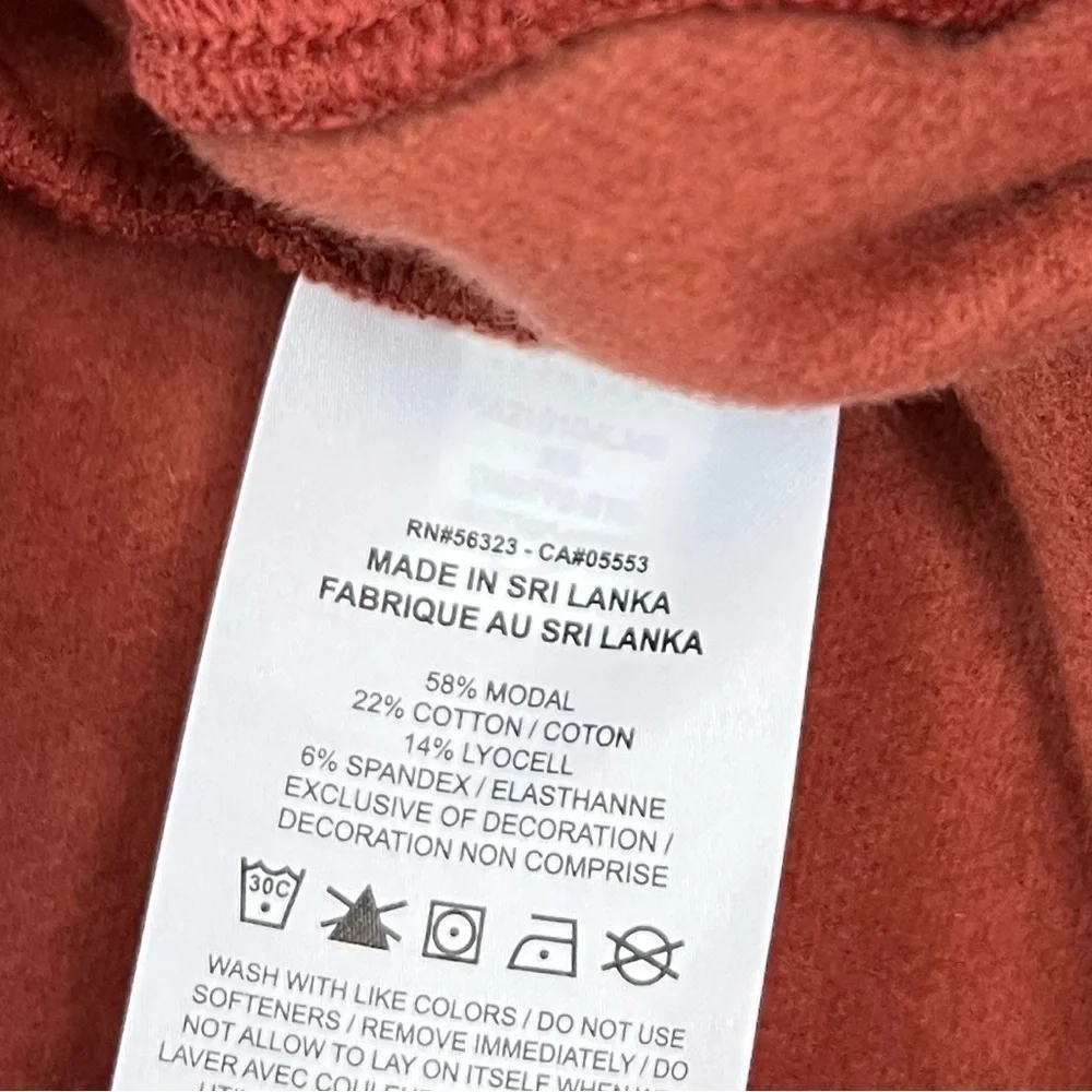 NWT Nike Yoga Luce Fleece Cropped Pants in Red Stone